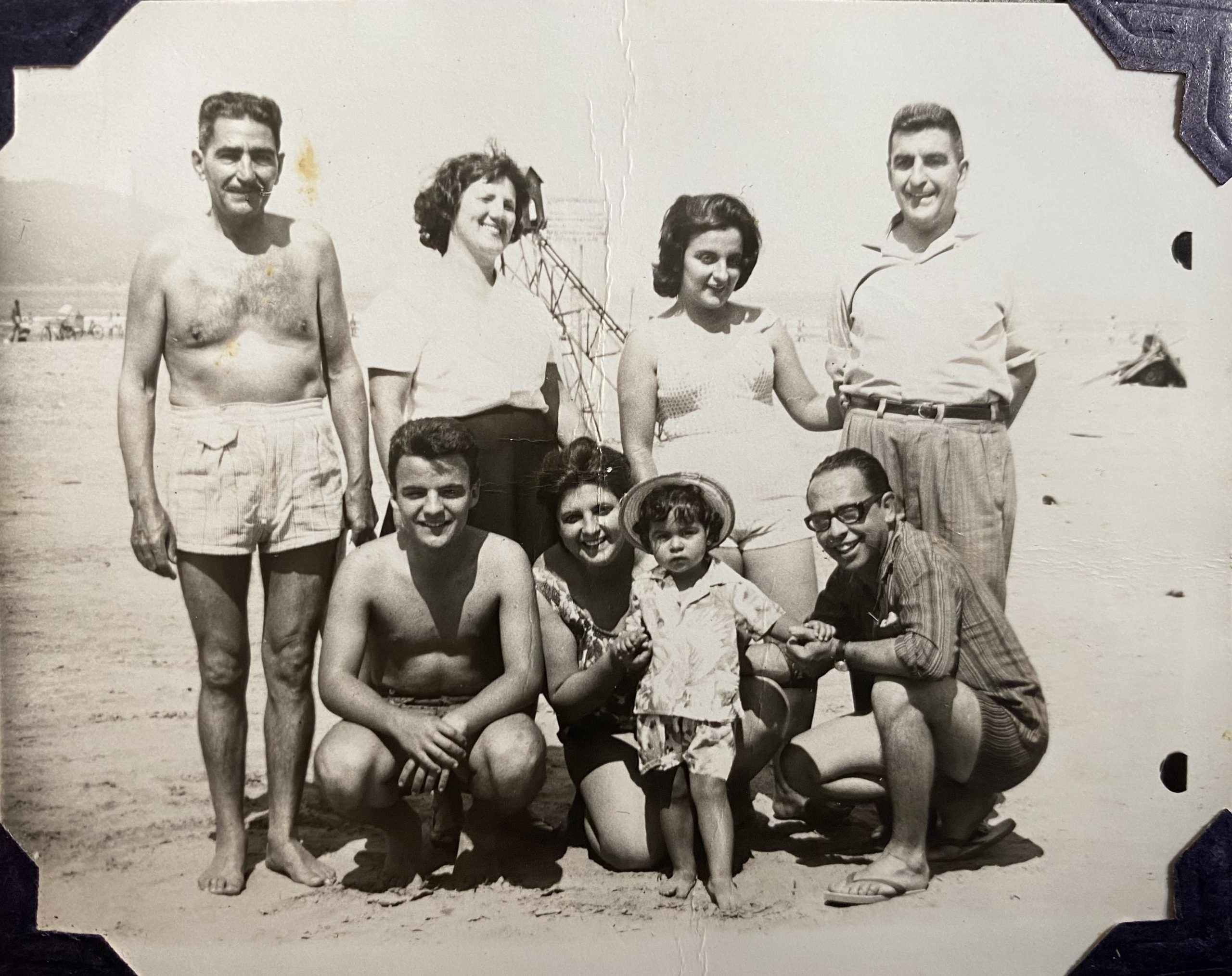 Titio Avelino, Vovó Anna, Lola, Vovô Amadeu, Carrera, Conceição, Márcia e Sálvio